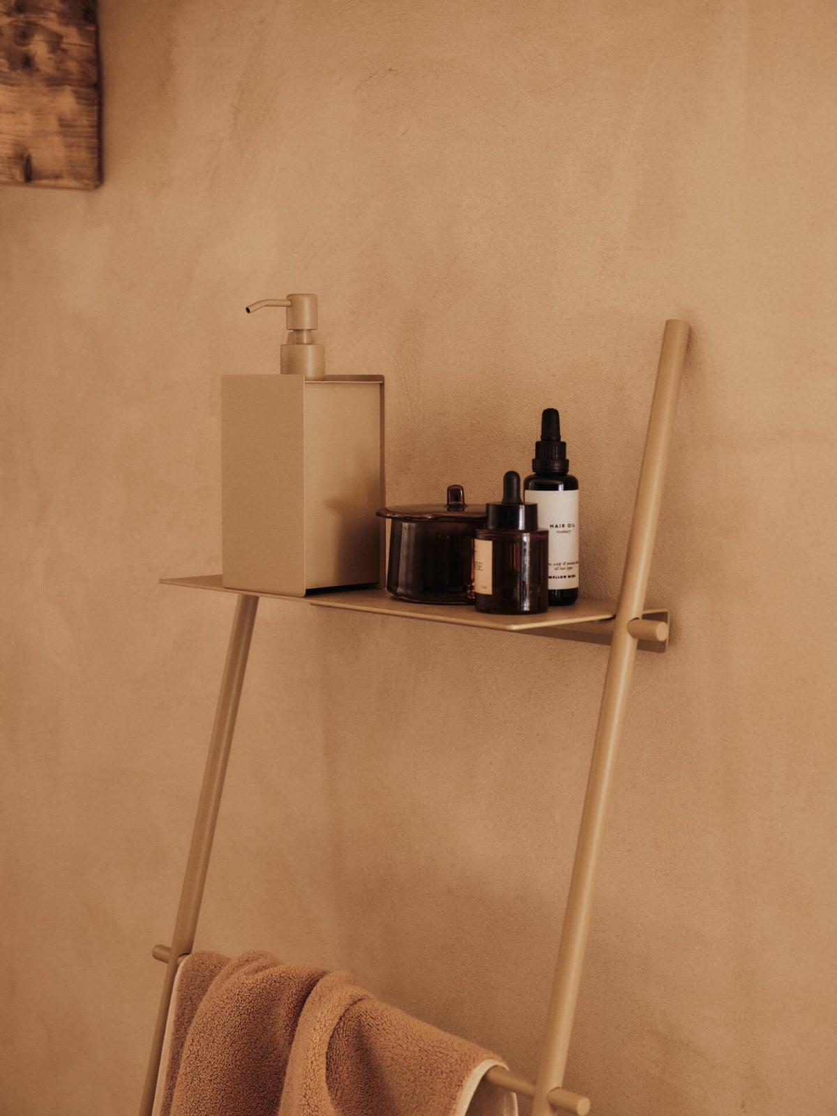 Toallero escalera Dora de Ferm Living