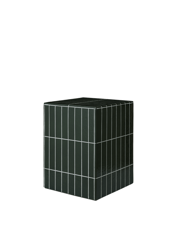 Mesa auxiliar Pillar verde oscuro · Ferm Living
