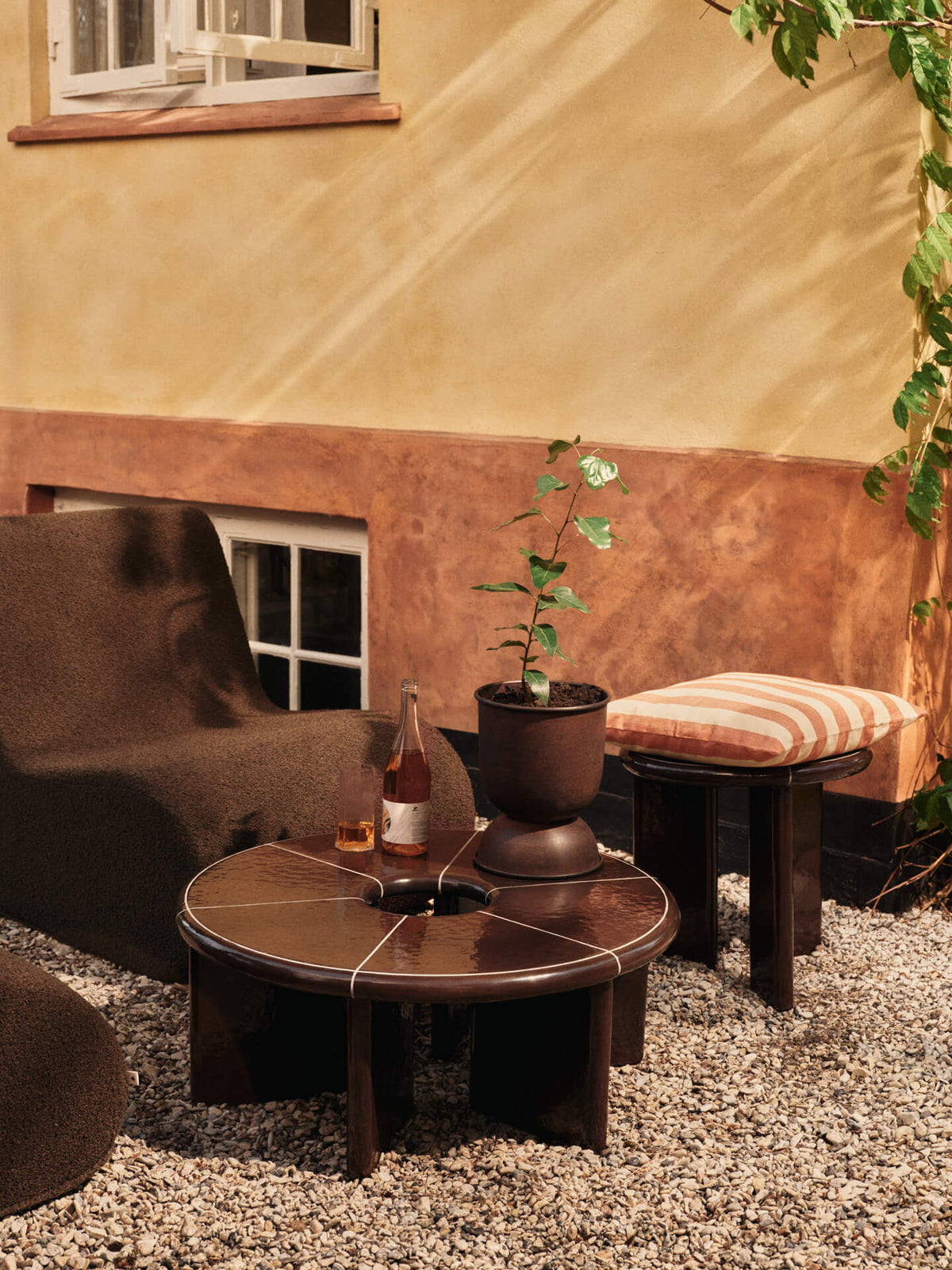 Mesa auxiliar Deya marrón castaño · Ferm Living
