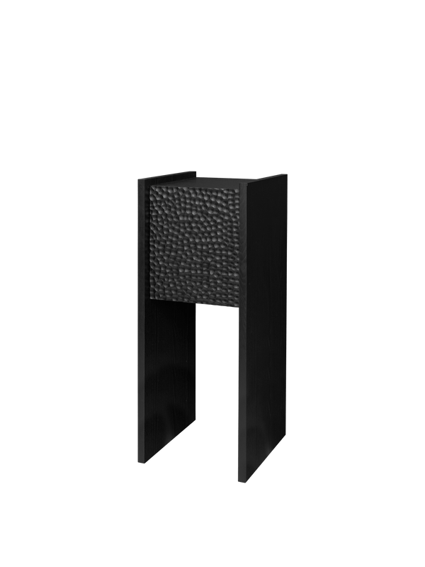 Mueble pedestal Scarni fresno teñido oscuro · Ferm Living