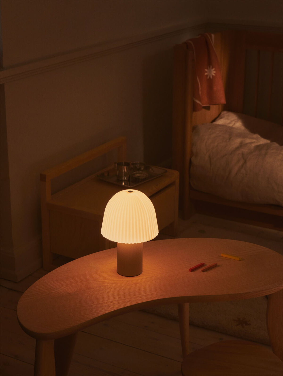 Escritorio infantil Feve fresno natural · Ferm Living