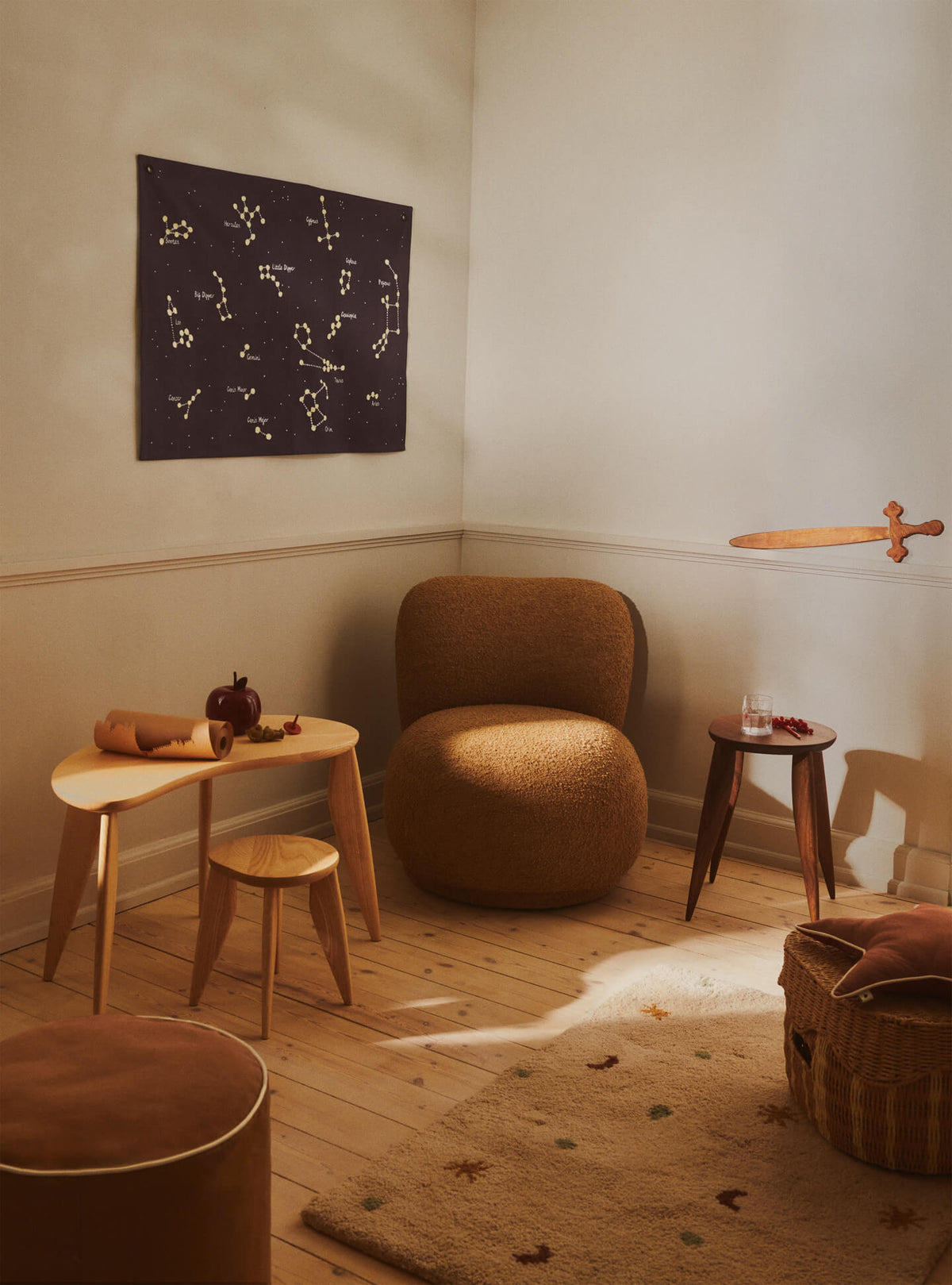 Taburete infantil Feve fresno natural · Ferm Living