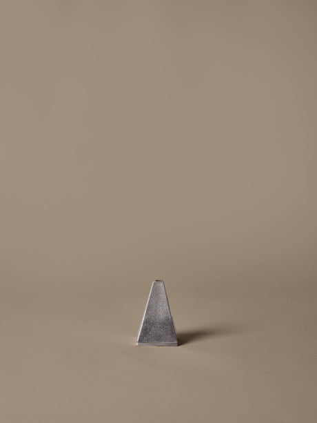 Quemador de incienso Pyra aluminio cepillado · Ferm Living · vista 2