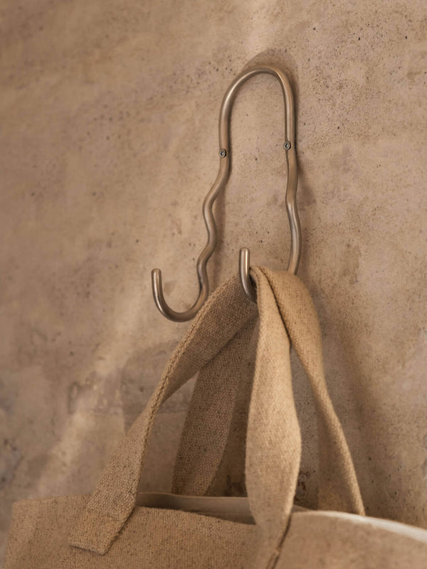 Colgador doble Curvature de Ferm Living