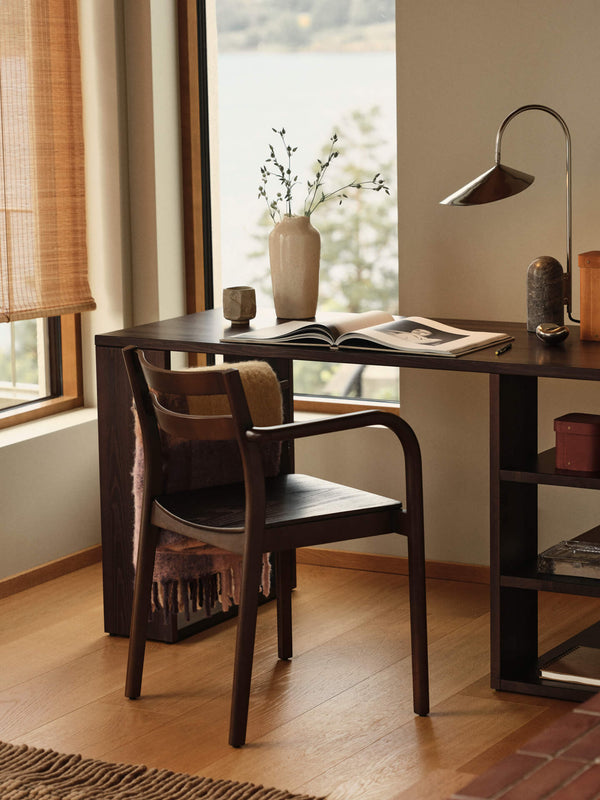 Silla de comedor Boda con brazos · Ferm Living Dark Stained Beech
