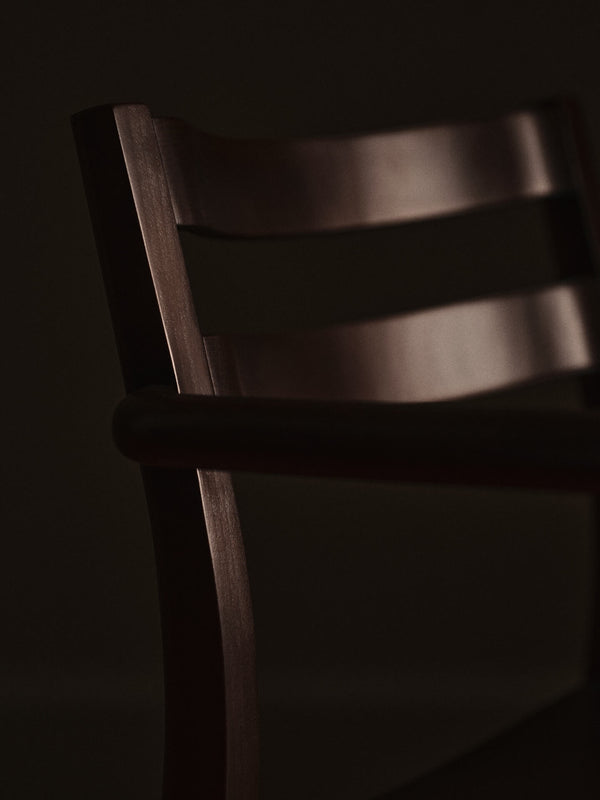 Silla de comedor Boda con brazos · Ferm Living Dark Stained Beech