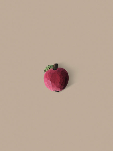 Colgador tallado a mano Apple de Ferm Living