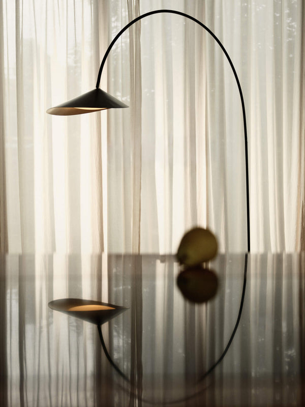 Lampadaire arc Arum · Ferm Living · vue 2