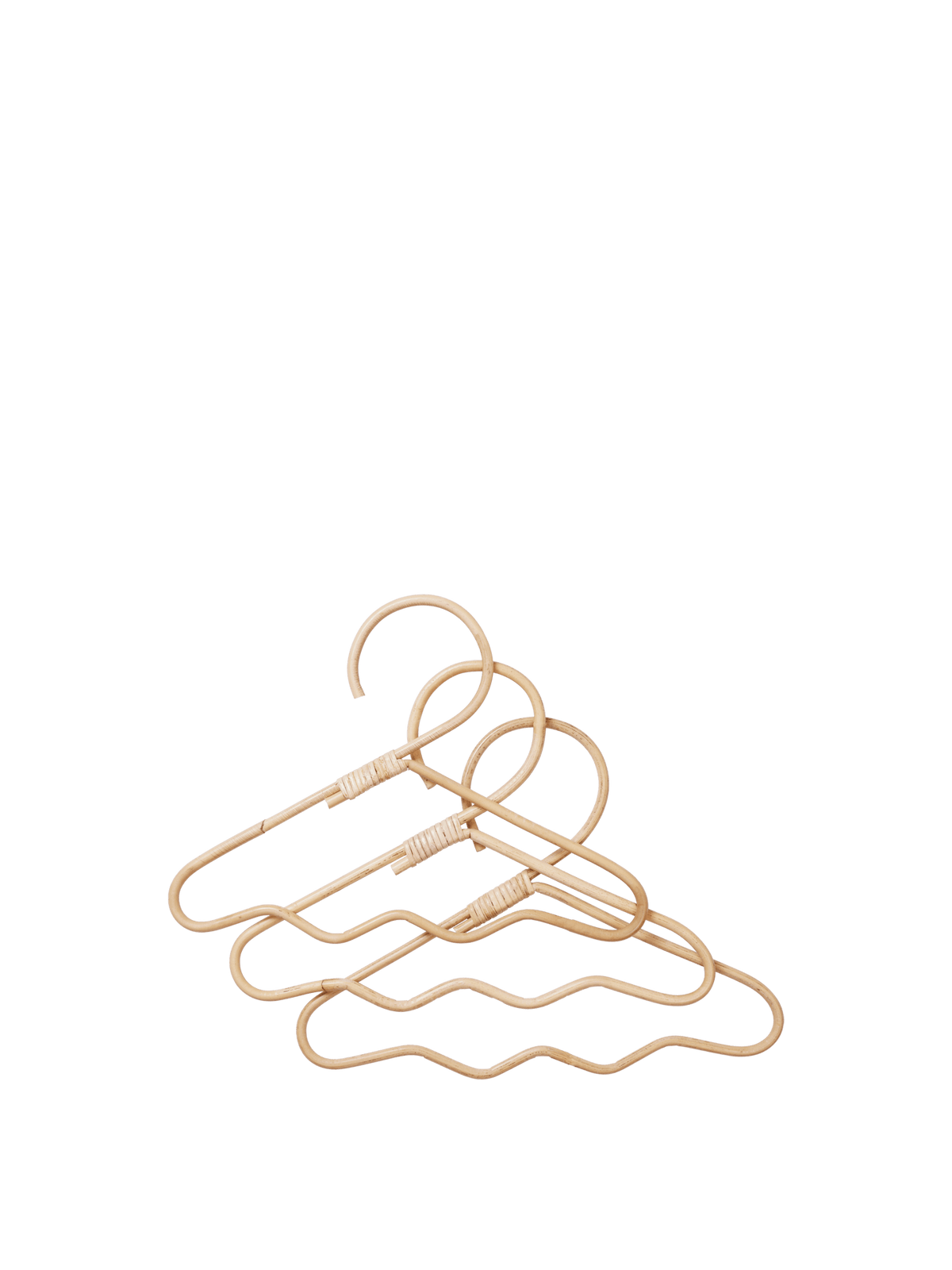 Perchas infantiles Wavi de Ferm Living