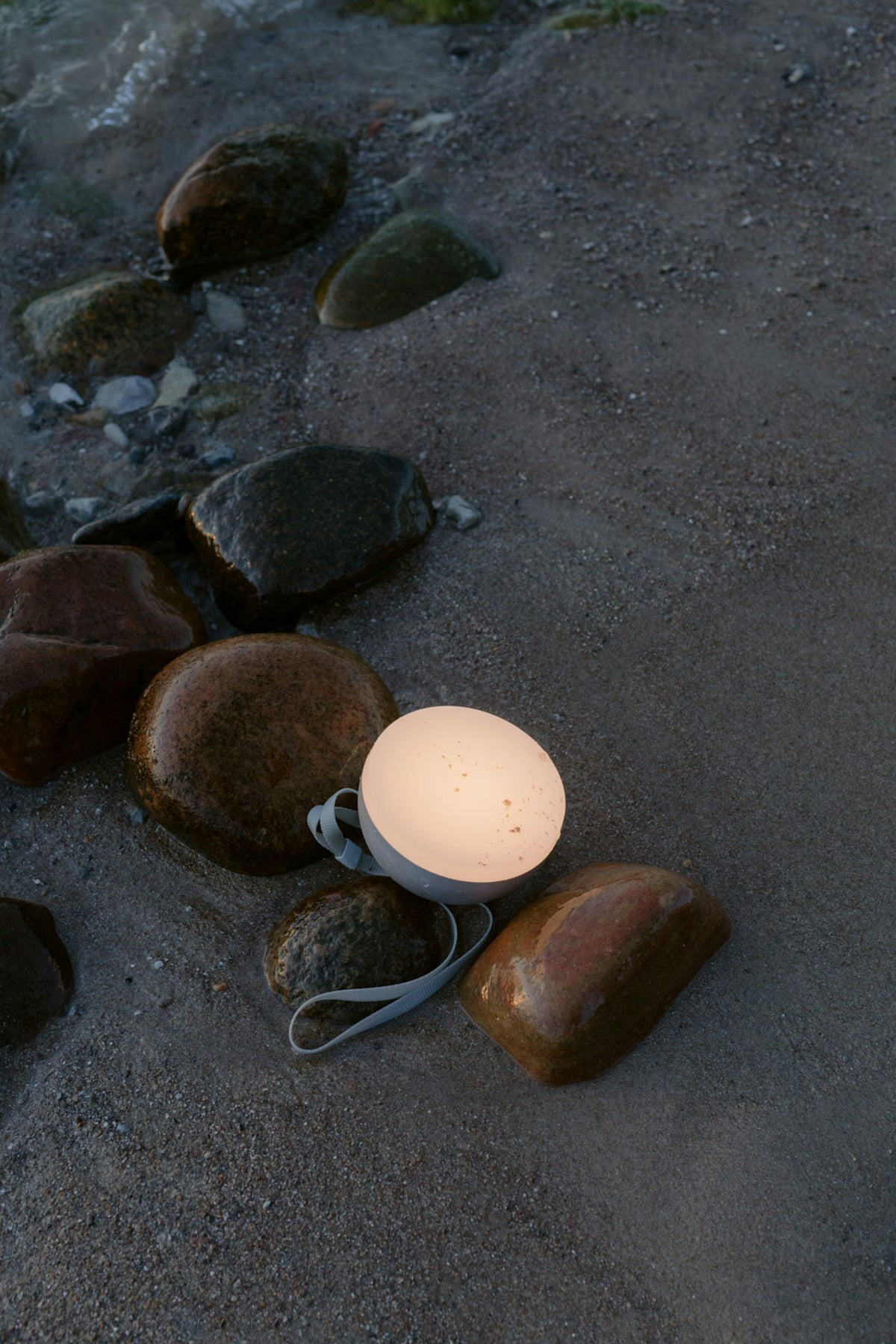 Lámpara portátil Sphere Adventure · New Works