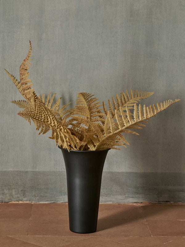 Jarrón de aluminio Spun Alu de Ferm Living