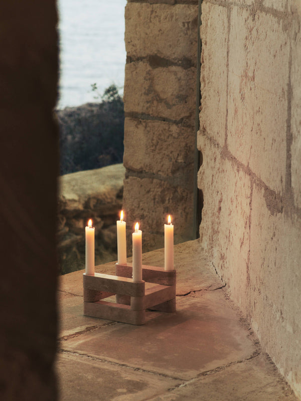 Portavelas modular Newel · Ferm Living · ambiente