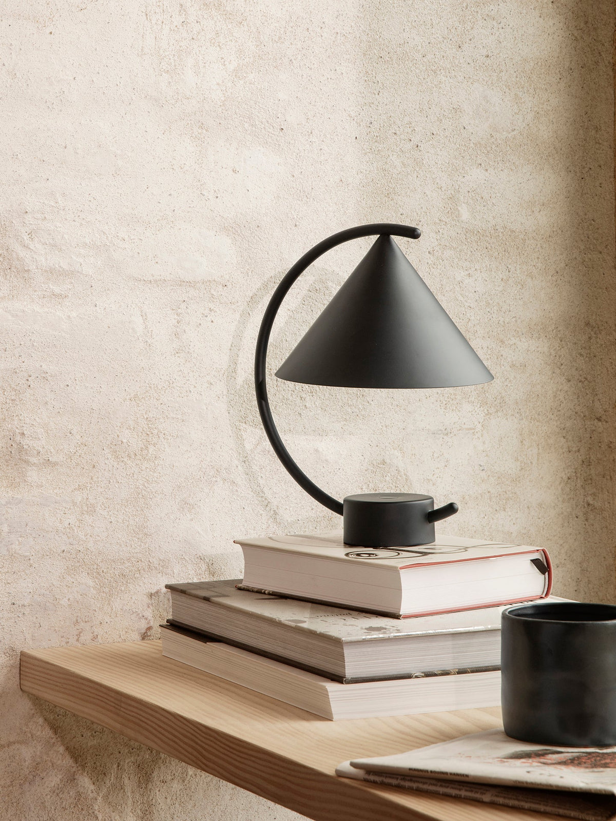 Lampe portable Meridian · Ferm Living · vue 3
