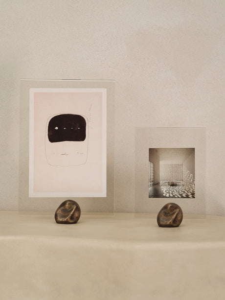 Marco de sobremesa Gravel A5 latón envejecido · Ferm Living