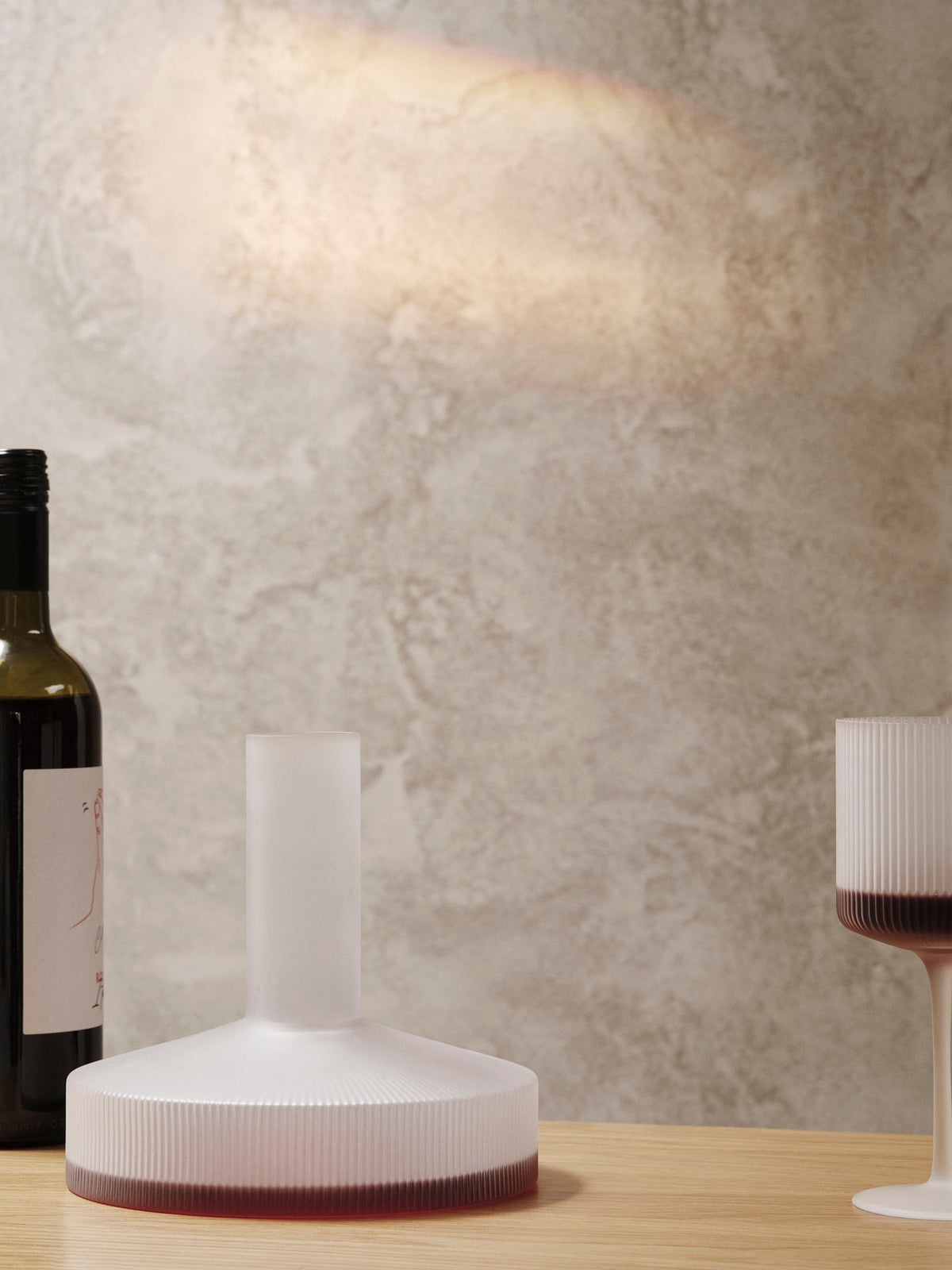 Jarra de vino Ripple de Ferm Living