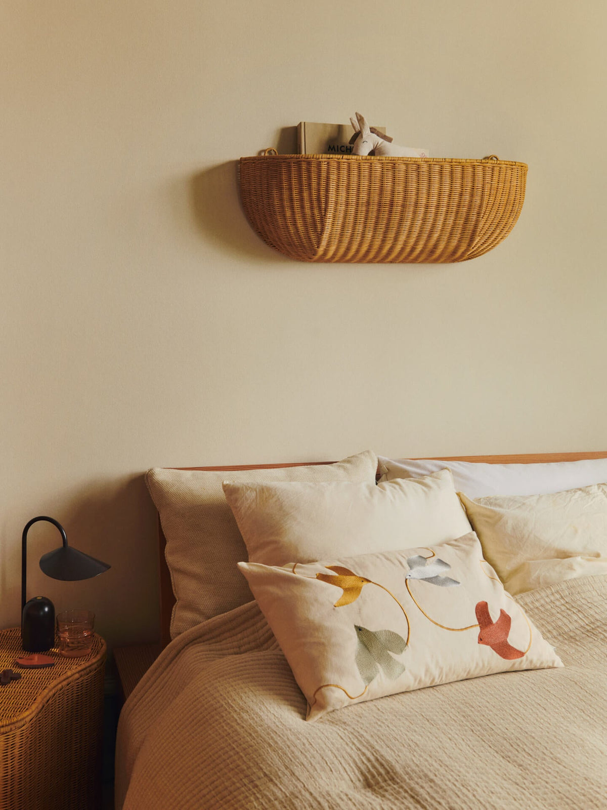 Cojín bordado Swif Bird de Ferm Living