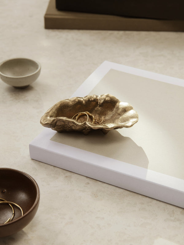 Cuenco de latón Oyster de Ferm Living