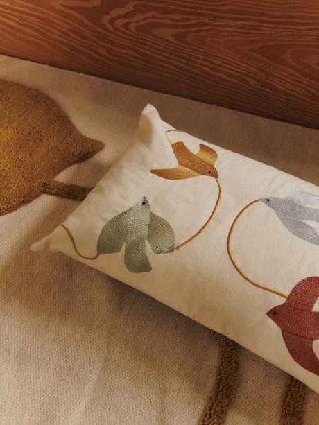 Funda de cojín bordada Swif Bird de Ferm Living