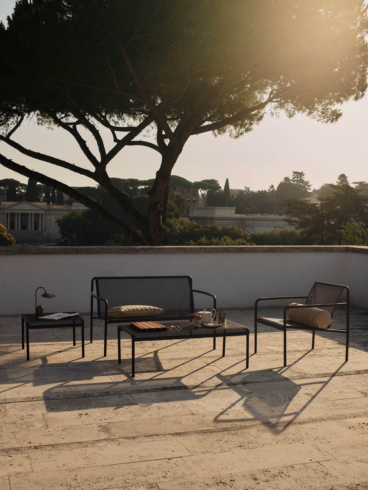 Butaca con brazos de exterior Dapple de Ferm Living
