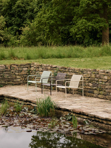 Butaca con brazos de exterior Dapple de Ferm Living