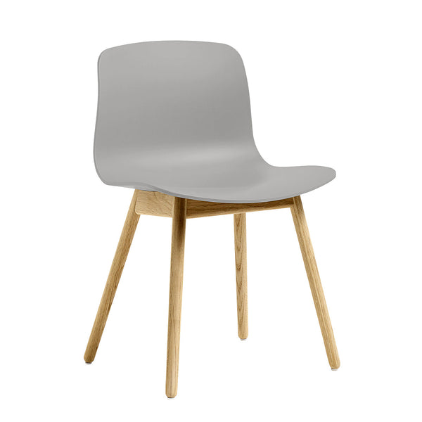 Silla About A Chair AAC 12 · HAY · concrete grey 2.0 / Varnished Oak