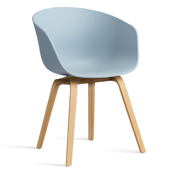 Silla About A Chair AAC 22 · HAY · slate blue 2.0 / Varnished Oak