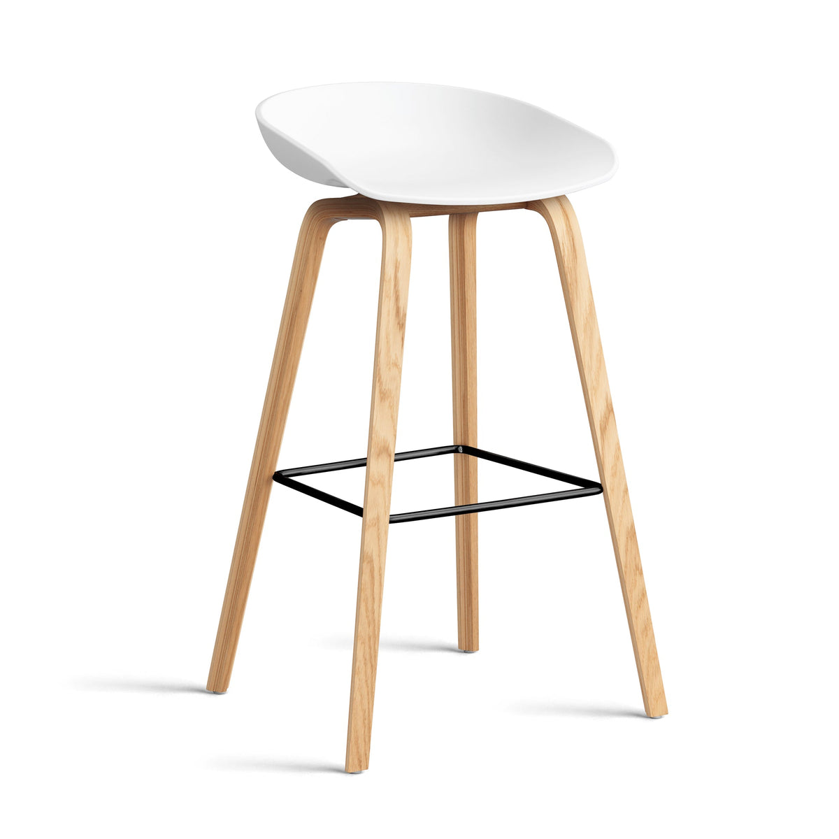 Taburete alto About A Stool AAS 32 · HAY · white 2.0 / H 65 cm / Varnished Oak / Black Steel
