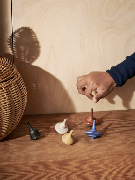 Peonzas Spin Tops de Ferm Living