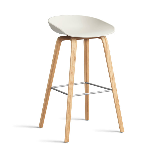 Taburete alto About A Stool AAS 32 · HAY · melange cream 2.0 / H 75 cm / Varnished Oak / Stainless Steel