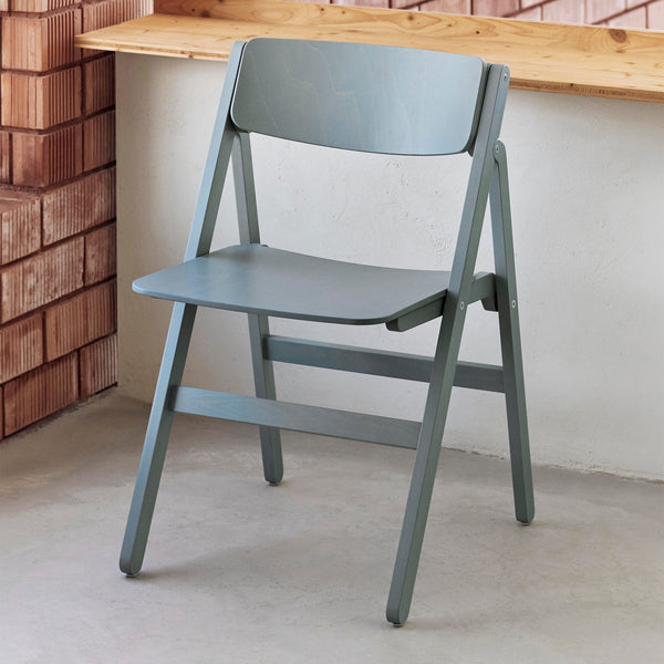 Silla plegable Backflip · HAY · ambiente