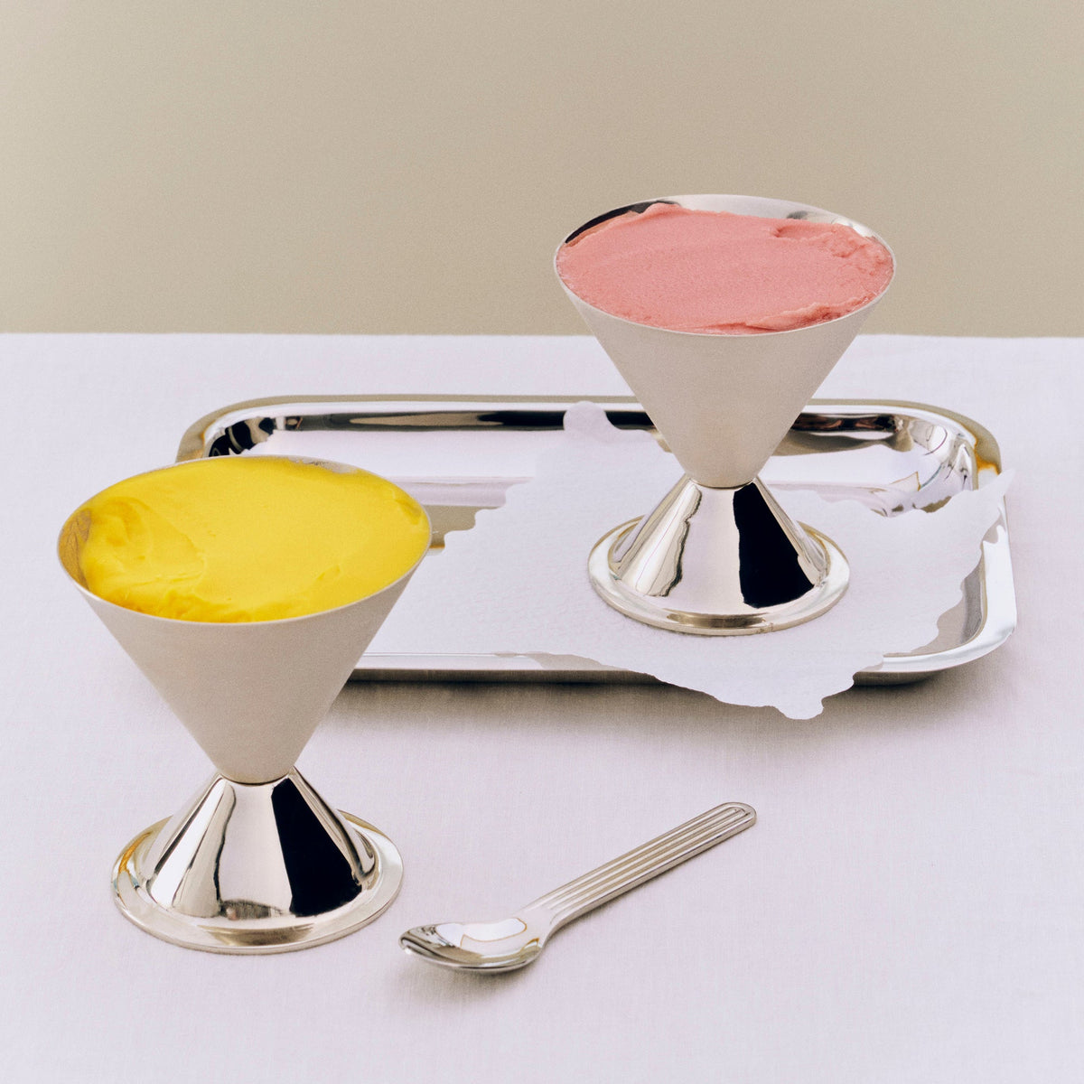 Copa de helado Essential Steel Cone · HAY · ambiente