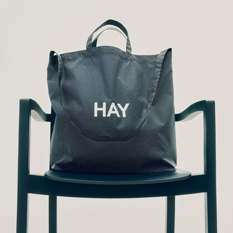 Bolso bandolera Grid · HAY · ambiente