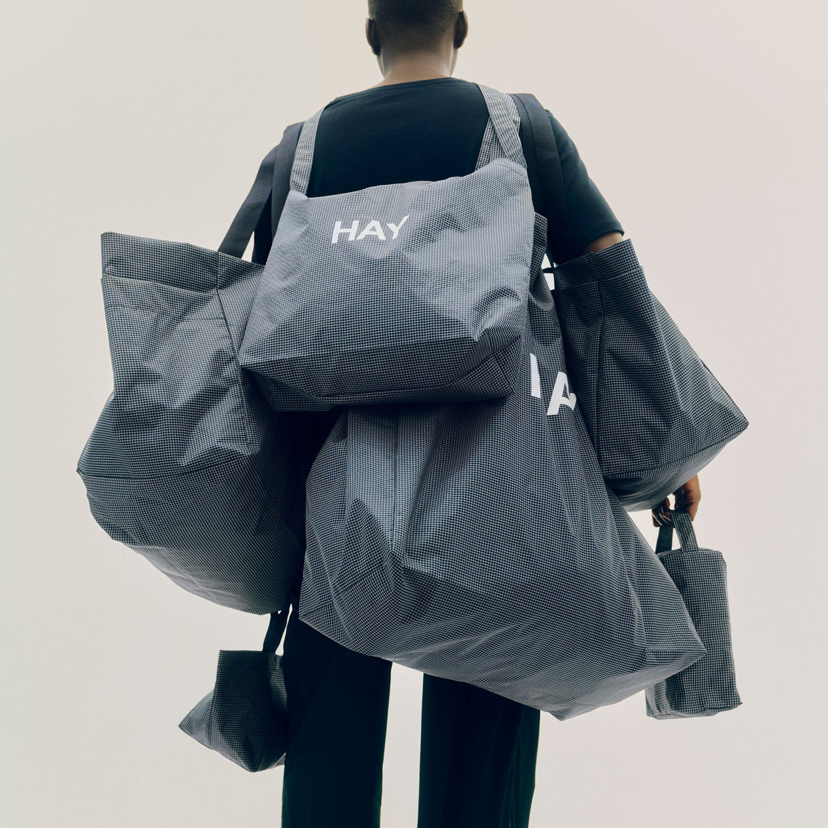 Bolso de fin de semana Grid · HAY · ambiente