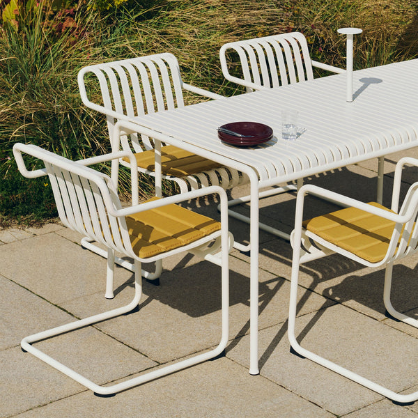 Sillón de comedor Palissade Cantilever · HAY · ambiente