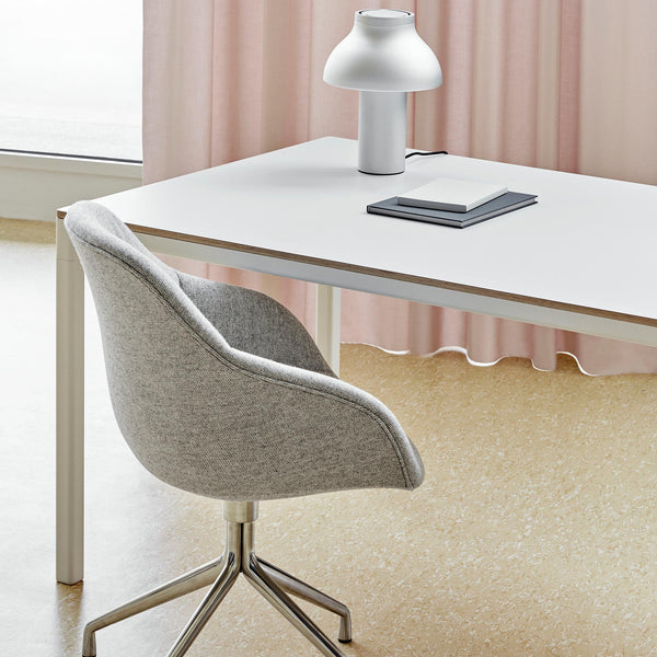 Silla giratoria About A Chair AAC 121 · HAY · ambiente