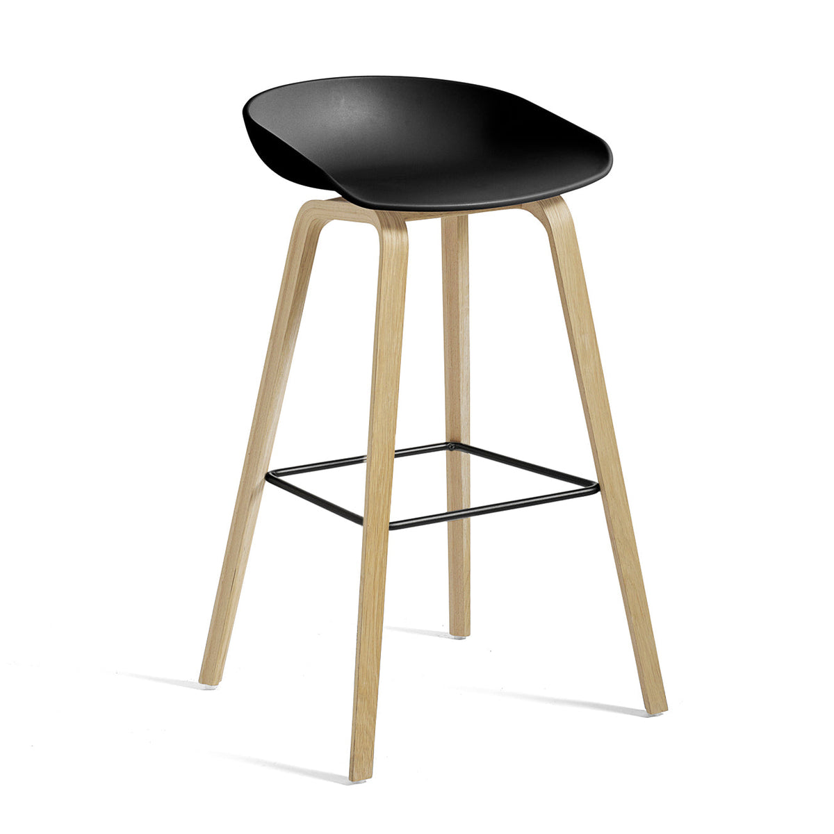 Taburete alto About A Stool AAS 32 · HAY · black 2.0 / H 65 cm / Varnished Oak / Black Steel