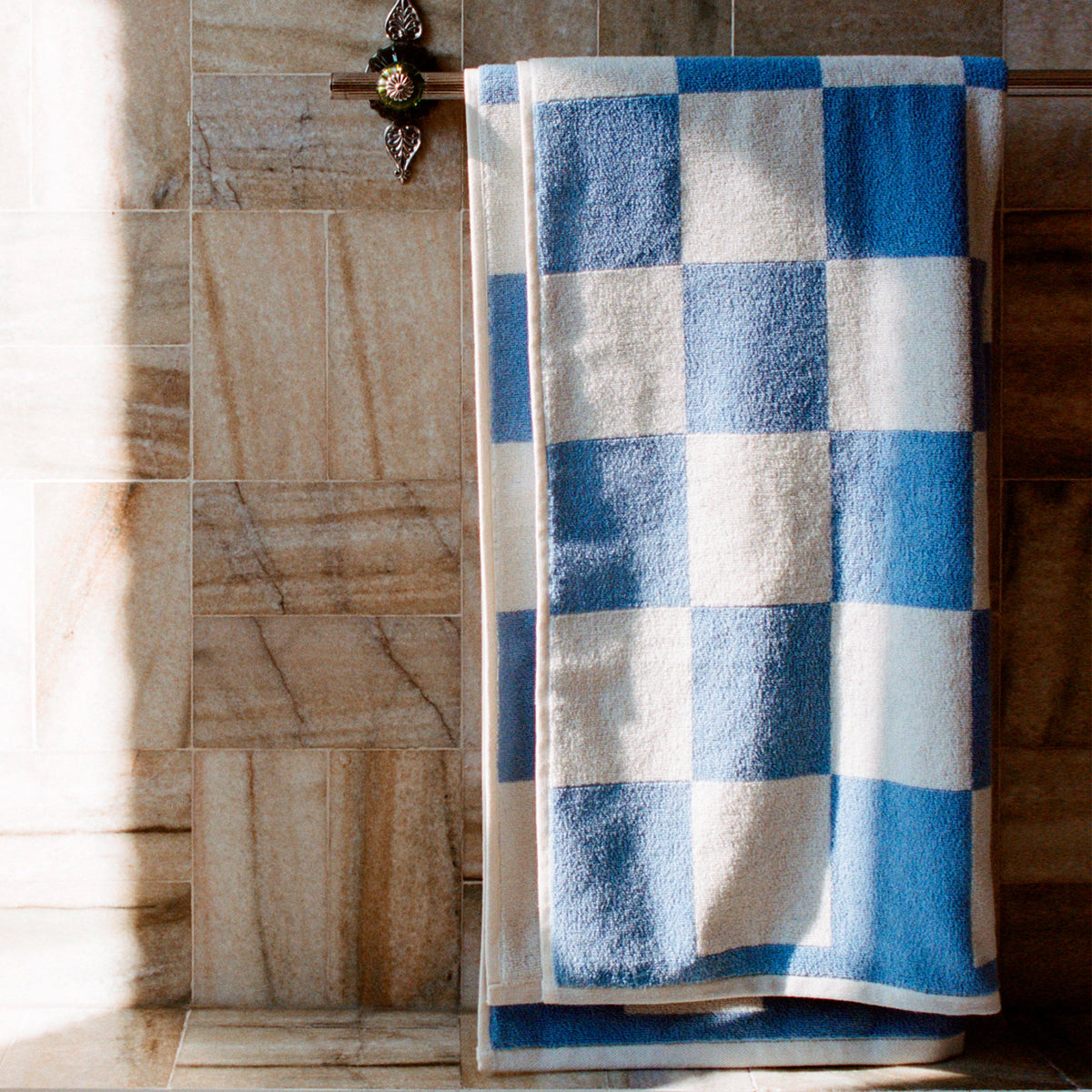 Toalla de baño Check · HAY · ambiente