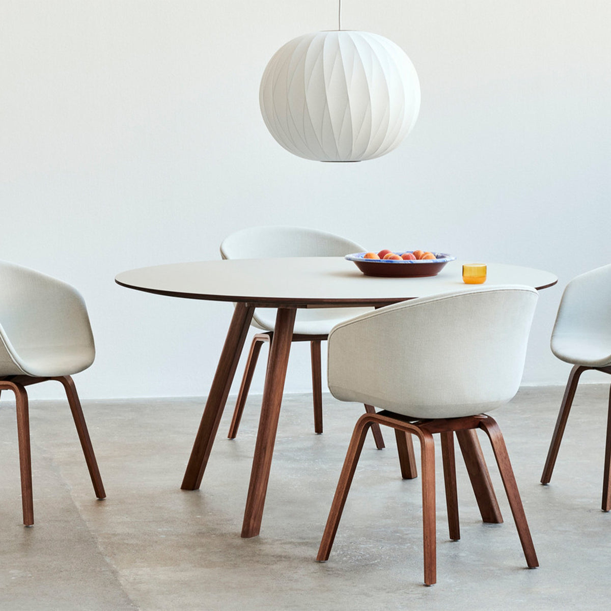 Silla About A Chair AAC 23 · HAY · ambiente