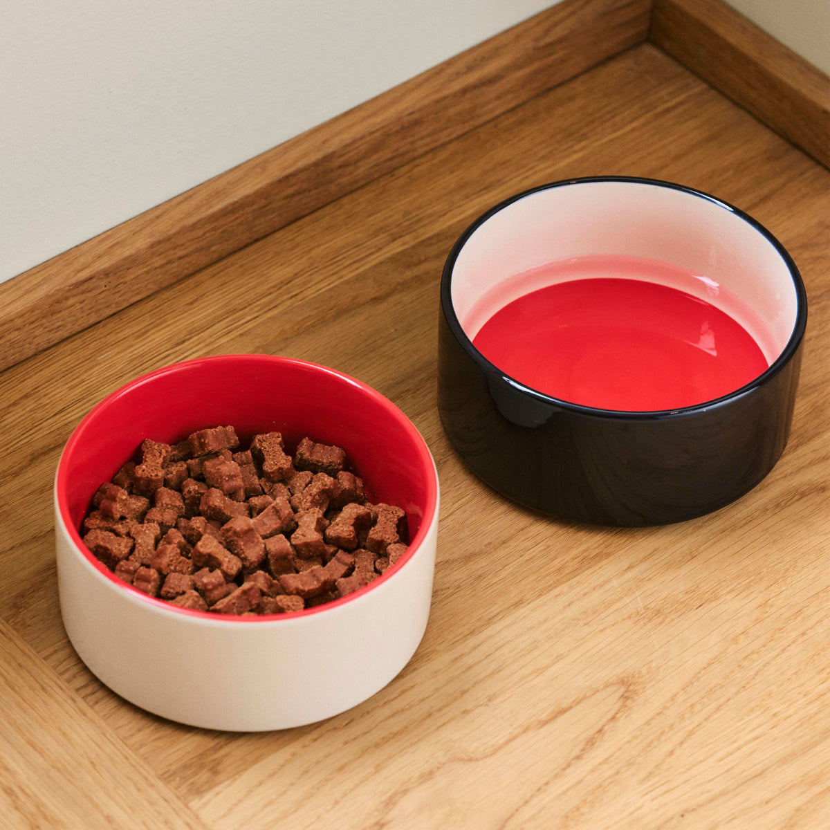 Comedero Dogs · HAY · ambiente