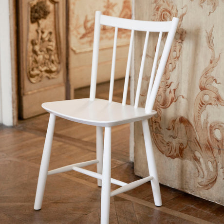 Silla J41 · HAY · ambiente