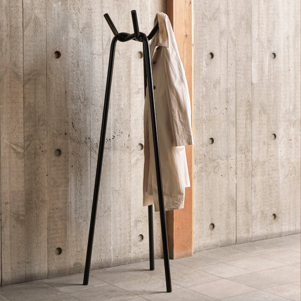 Perchero de pie Knit · HAY · ambiente