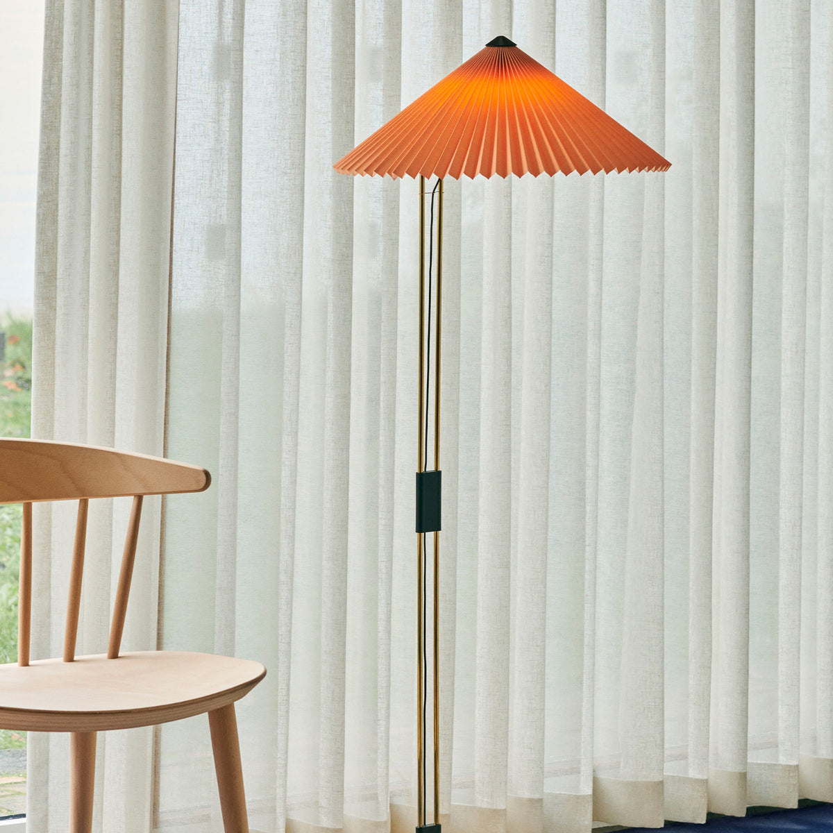Lámpara de pie Matin LED · HAY · ambiente