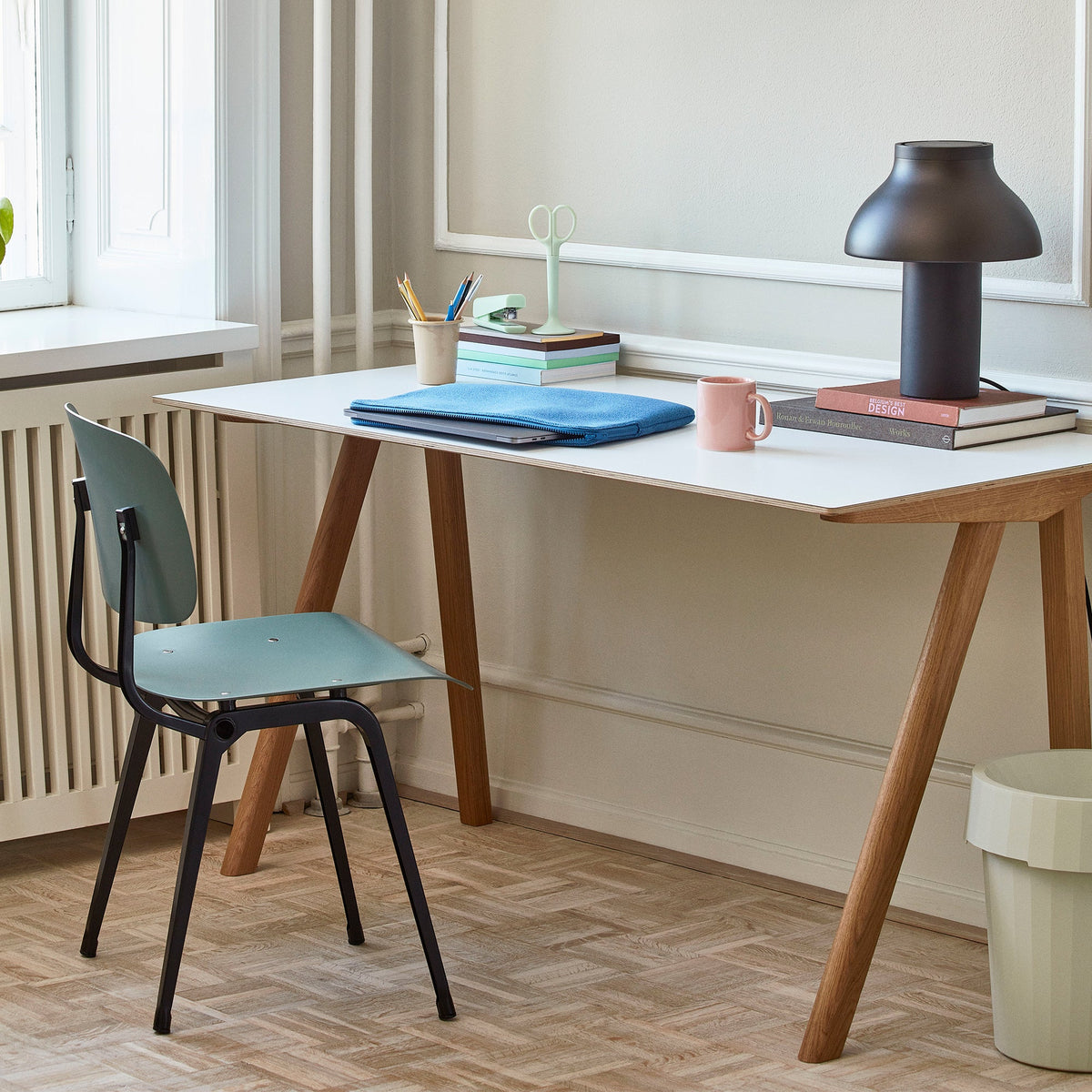 Silla Revolt · HAY · ambiente