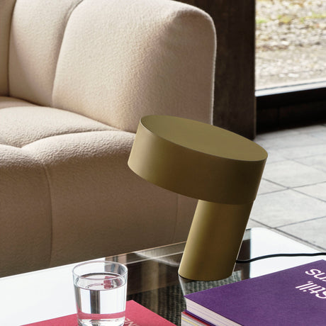 Lámpara de mesa Slant · HAY · ambiente