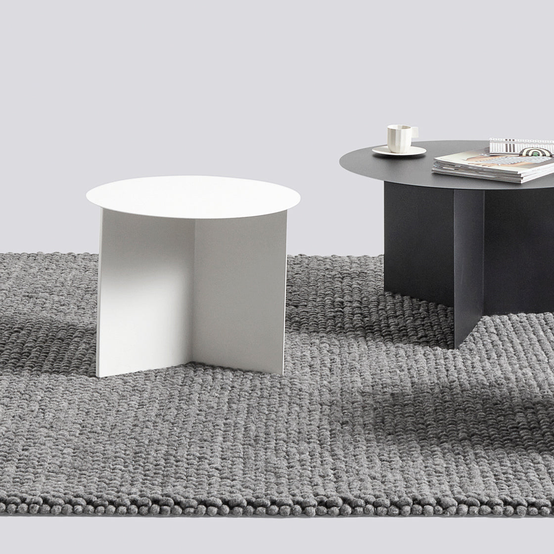 Mesa auxiliar Slit Table XL · HAY · ambiente