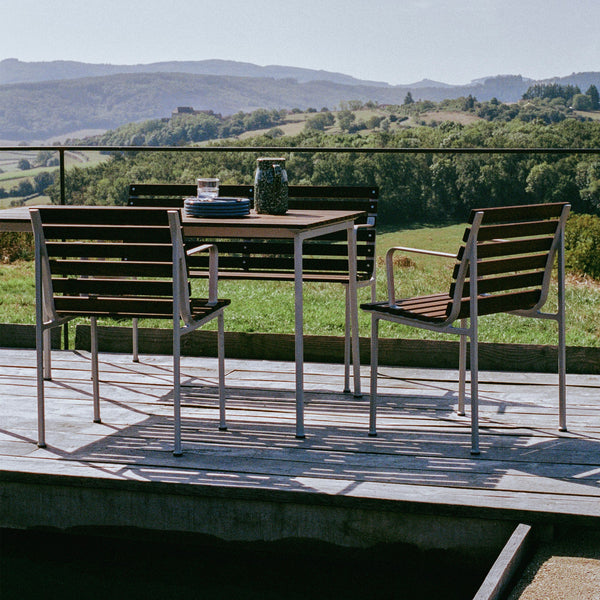 Mesa de exterior Traverse · HAY · ambiente