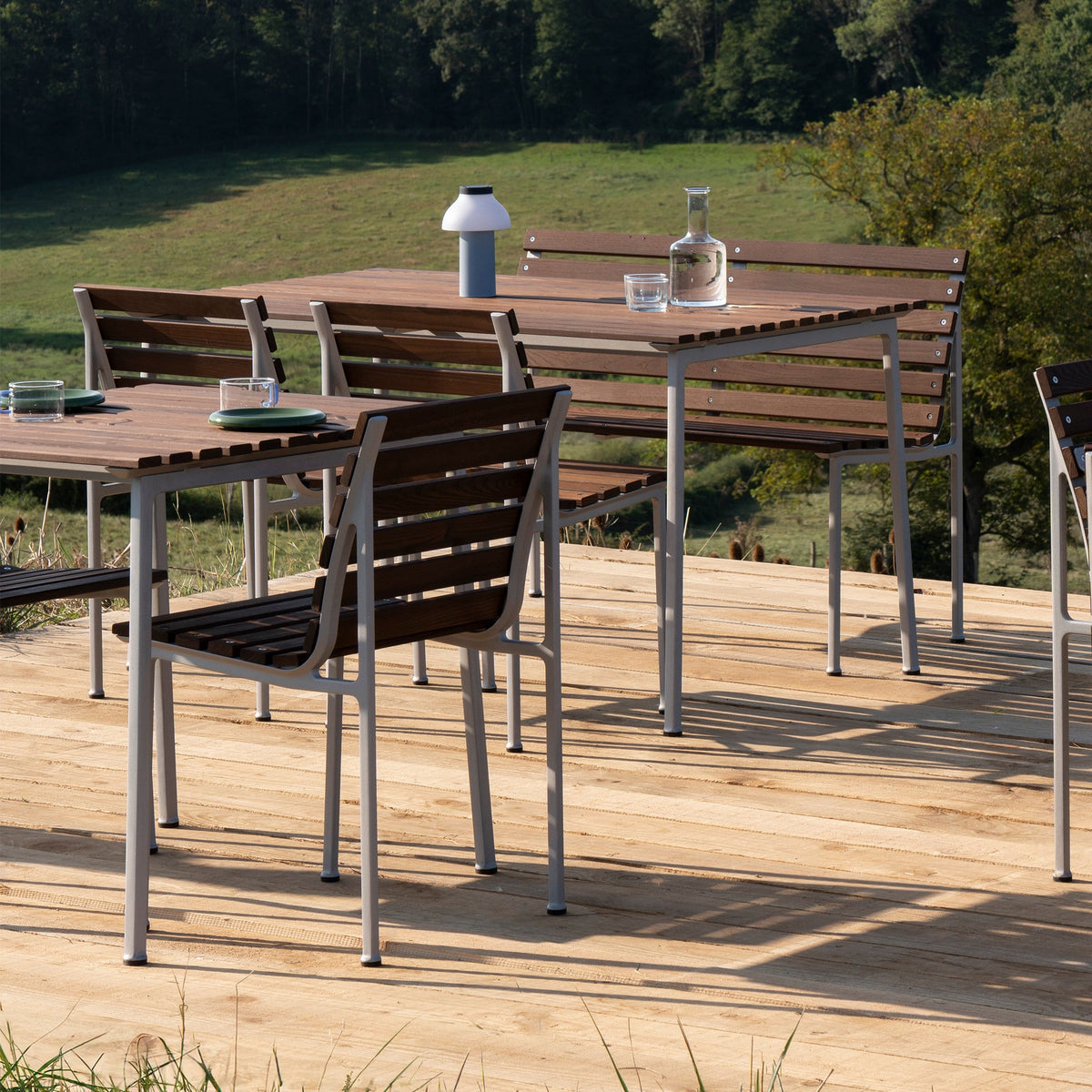 Mesa de exterior Traverse · HAY · ambiente