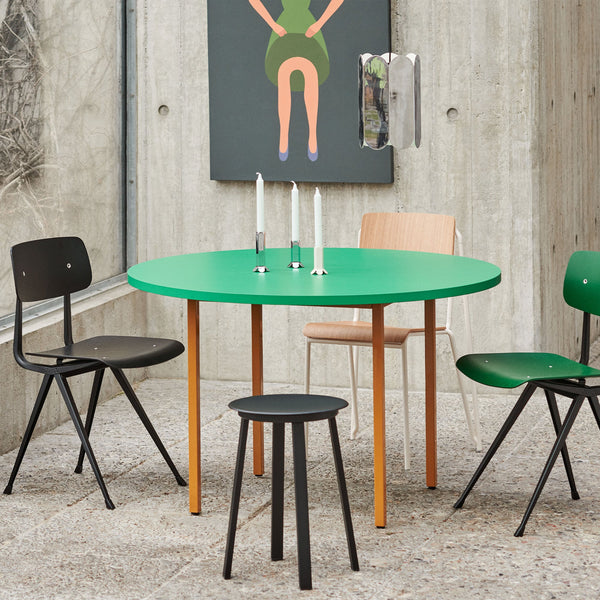 Mesa de comedor redonda Two-Colour · HAY · ambiente