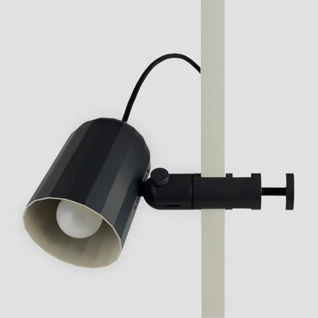 Lámpara de pinza Noc Light · HAY · ambiente