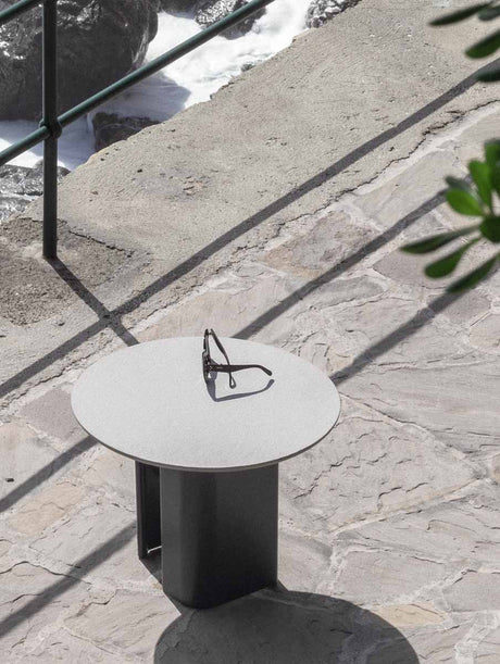 Mesa auxiliar Double L de exterior, vista 1